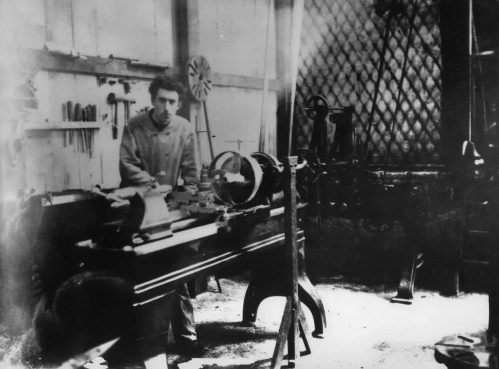 Louis Renault dans son atelier, 1898. © Renault Communication - Droits réservés